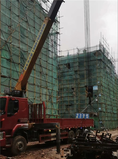 临湘市“慢工细活”—— 吊车的 “微动控制” 技术