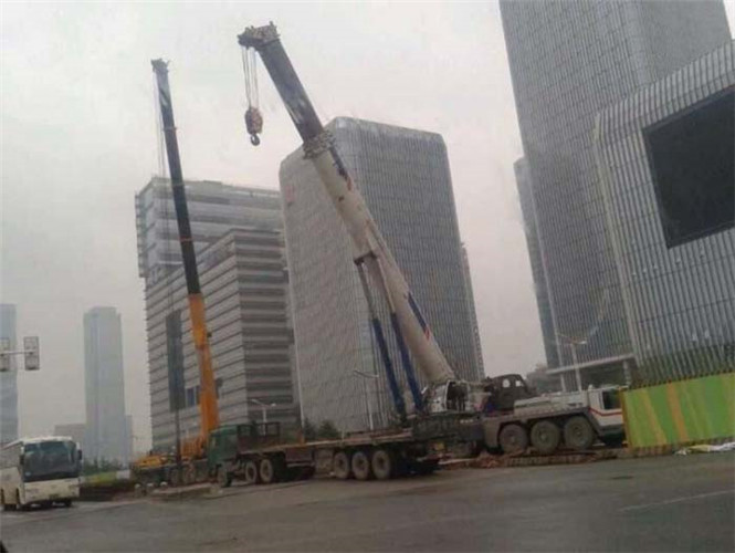 临湘市“自动找平”—— 吊车的 “平地神器” 技术