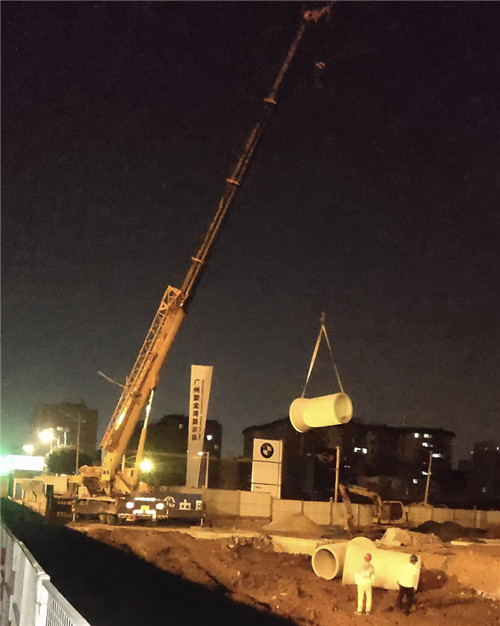 临湘市“弯臂矫正”—— 吊车的 “形变补偿” 技术